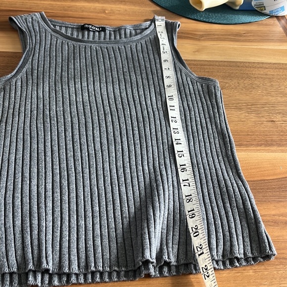 Roz & Ali Too - Picture 4 of 6